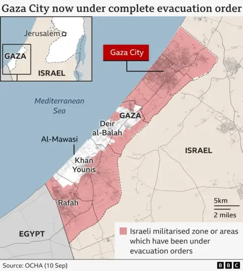 Numerous Gaza Residents Flee as Military Troops Advance Deeper into the City